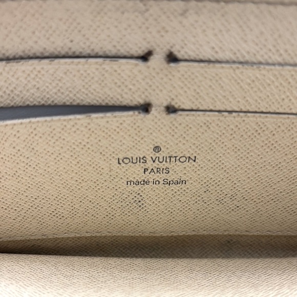 Louis Vuitton LV Damier Azure Long Zippy Wallet - Picture 9 of 15
